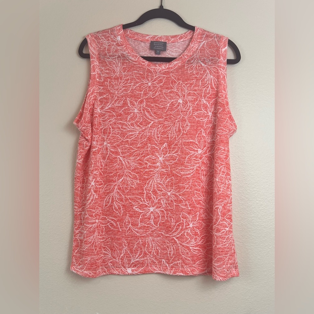NWOT Berkeley &Jensen Coral Sleeveless Tank Top with Abstract Design